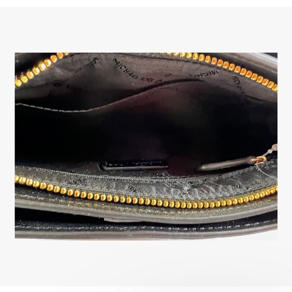 NWT Michael Kors Trisha Leather Medium Triple
Compartment Crossbody - Picture 4 of 12